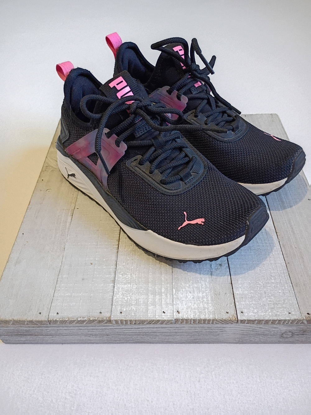 PUMA Pacer 23 Water Cloud Running shoes Size Girls 4.5 Black Pink